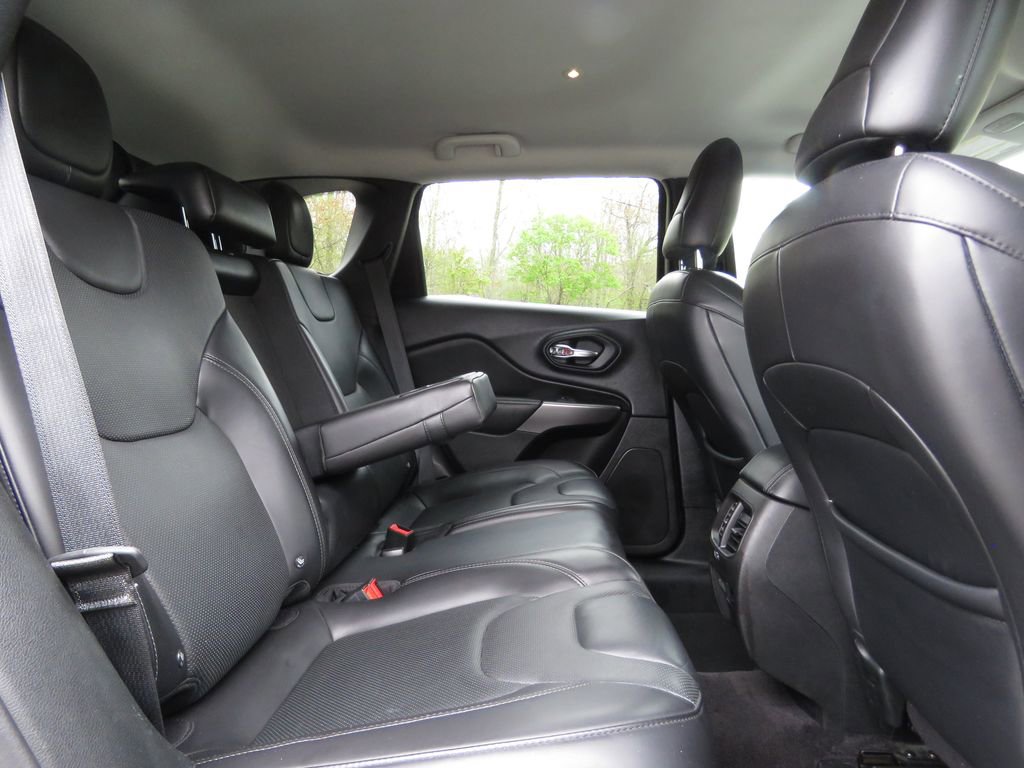 Used 2019 Jeep Cherokee Limited AWD/4WD image 16