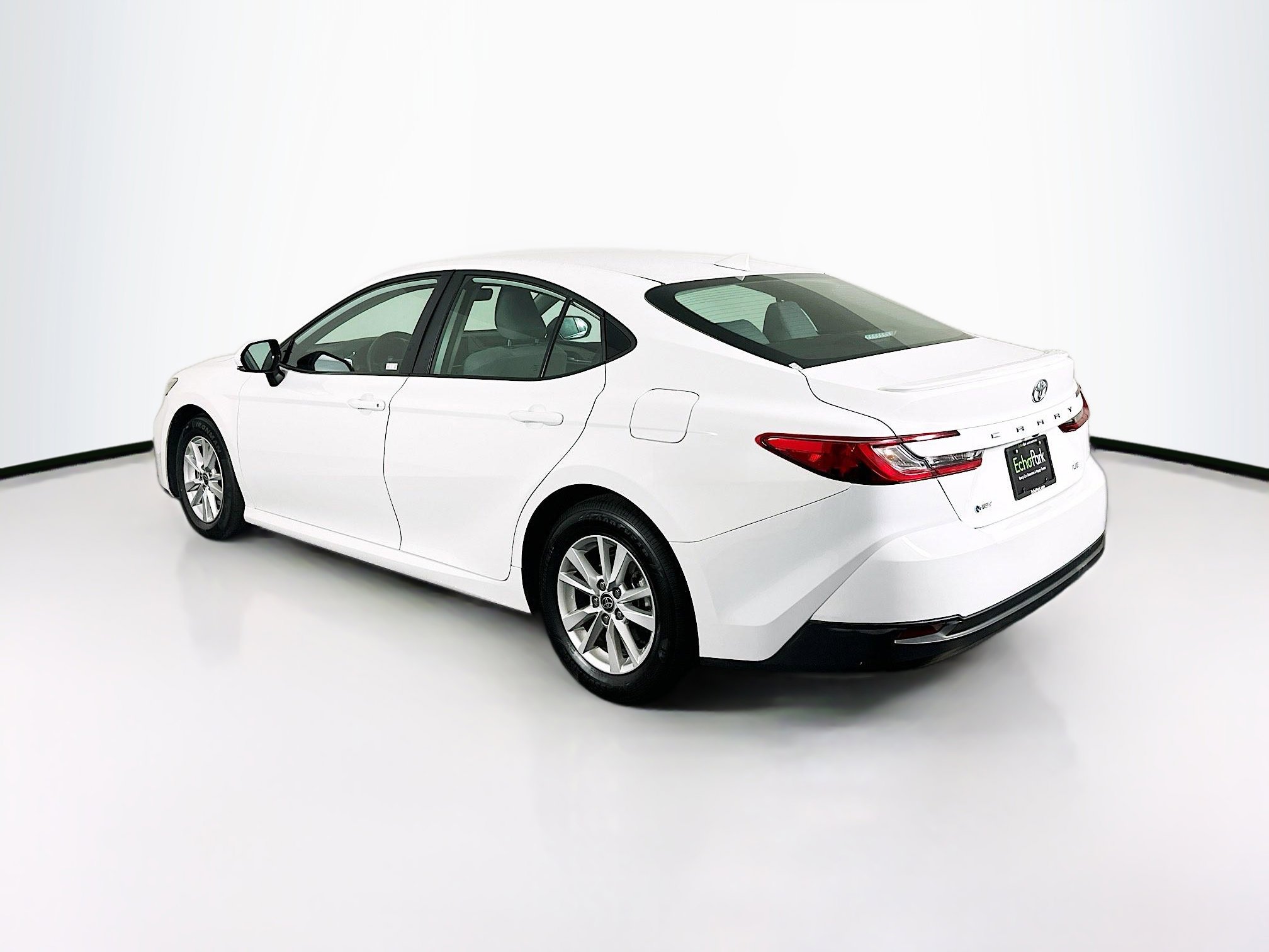 Used 2025 Toyota Camry LE w/ Convenience Package image 5