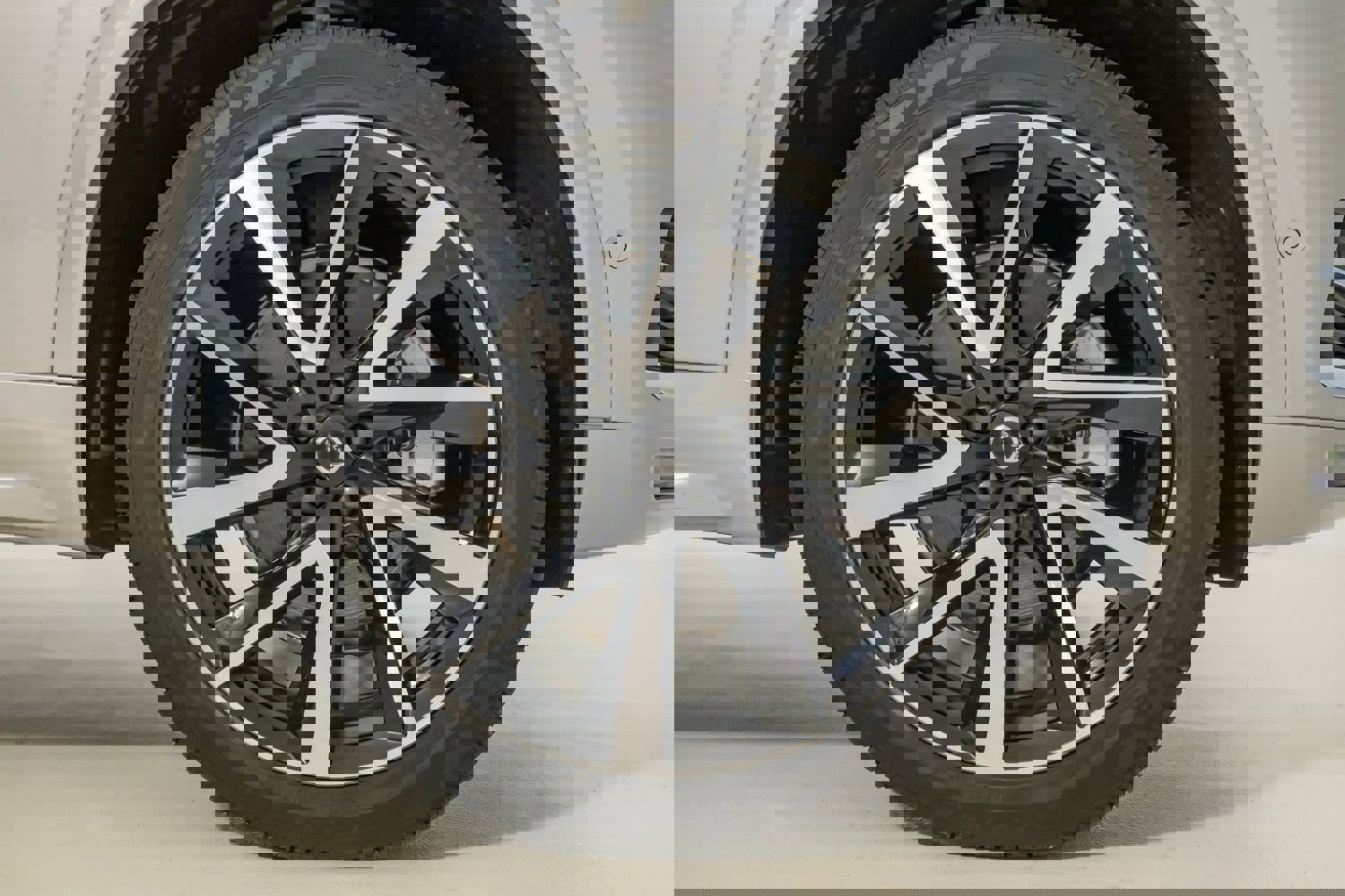 Used 2024 Volvo XC90 B5 Plus image 14