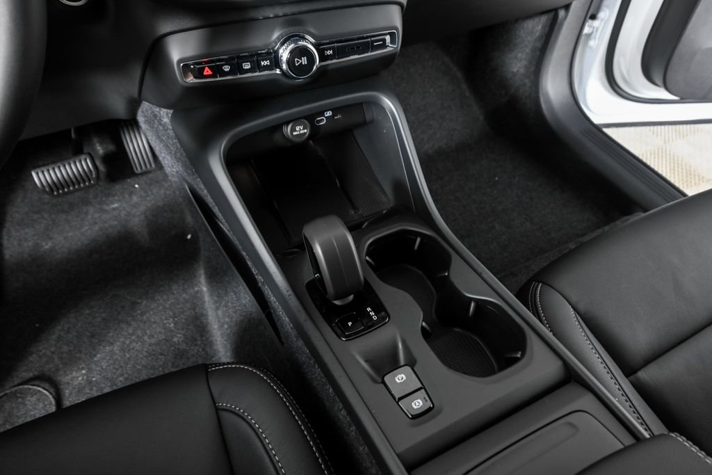 Certified 2026 Volvo XC40 B5 Core w/ Climate Package image 18