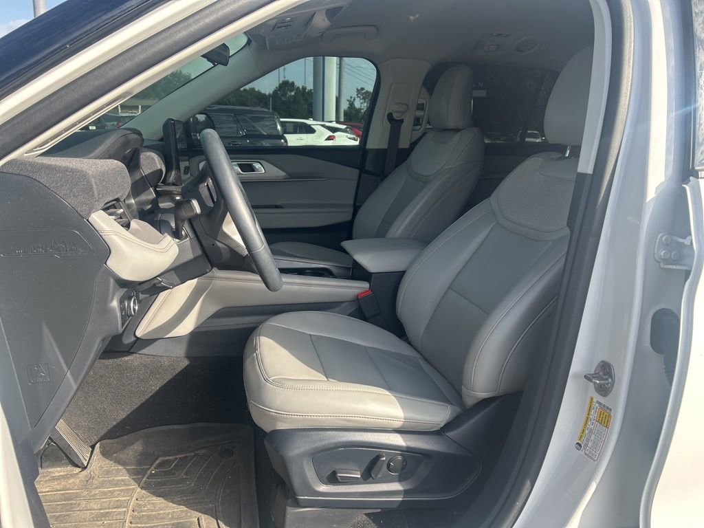 Used 2025 Ford Explorer Active w/ Active Comfort Package AWD/4WD image 10