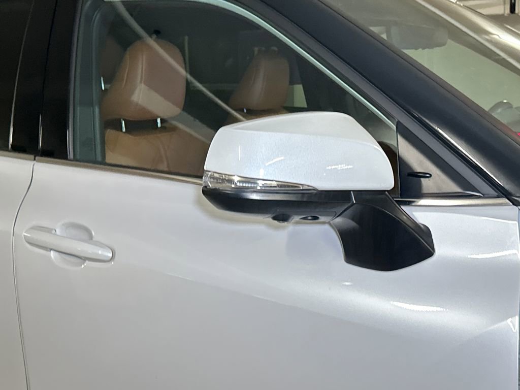 Used 2023 Toyota Highlander Platinum FWD image 9