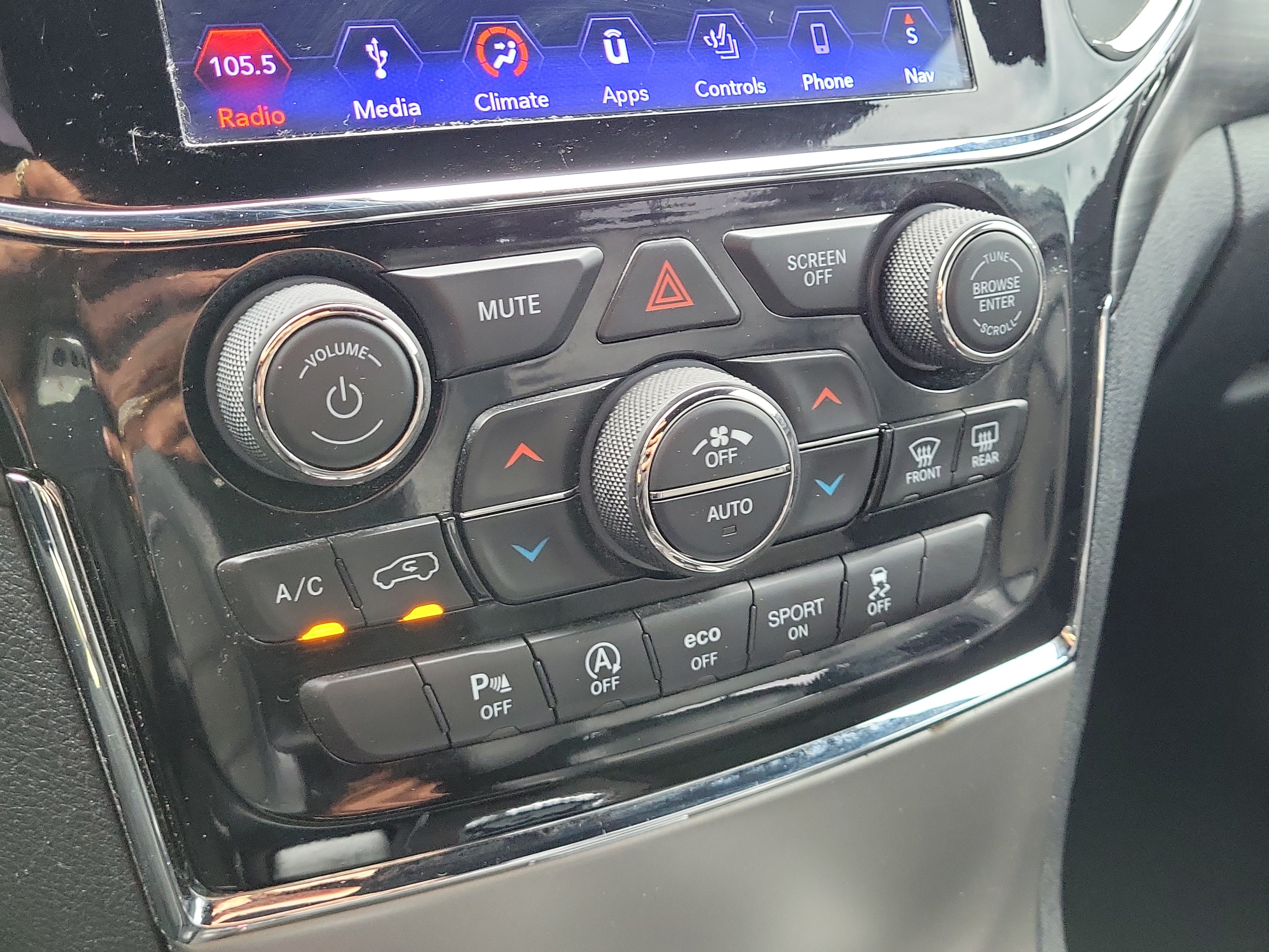 Used 2019 Jeep Grand Cherokee Laredo w/ Laredo X Package RWD image 31