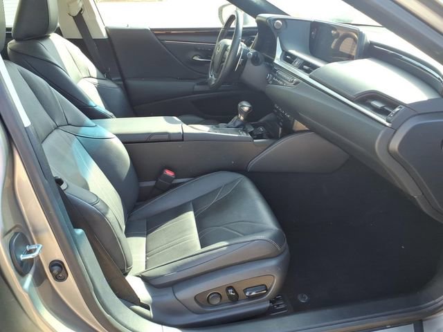 Used 2020 Lexus ES 300h w/ Luxury Package image 21