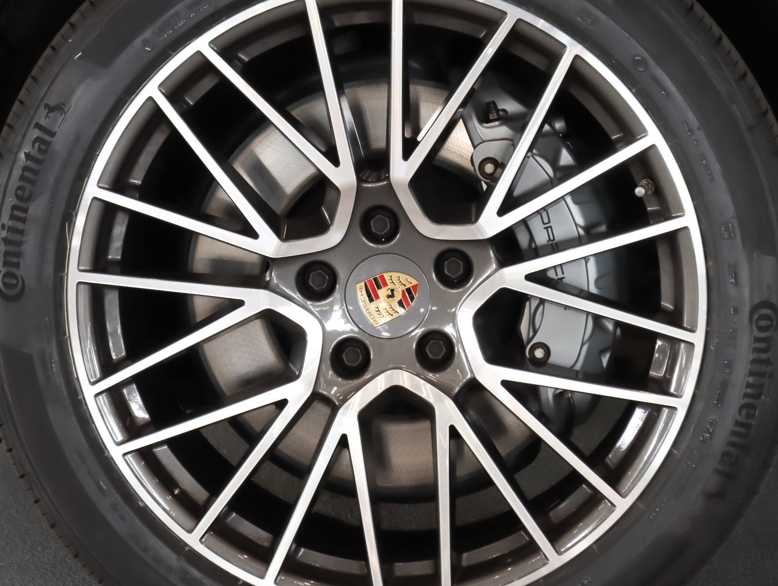 Certified 2023 Porsche Cayenne S image 29