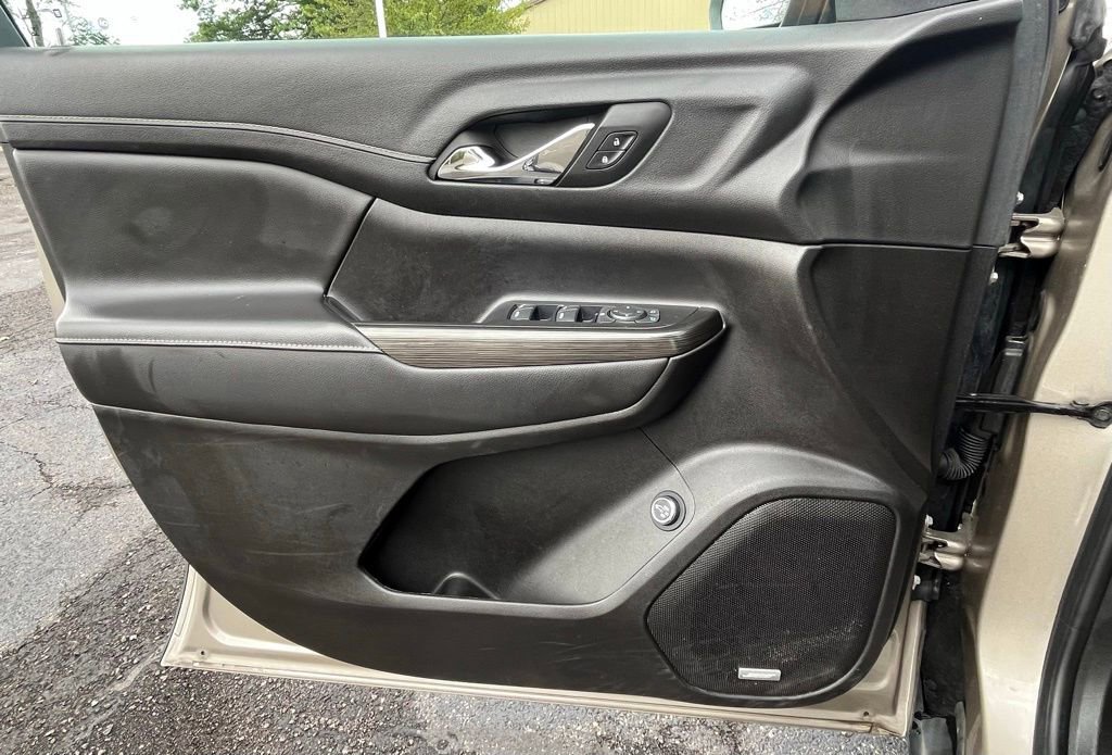 Certified 2023 GMC Acadia SLT image 9