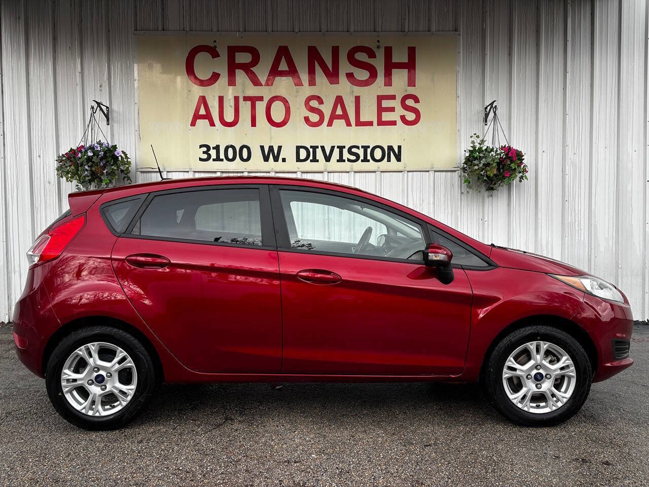 Used 2016 Ford Fiesta SE image 2