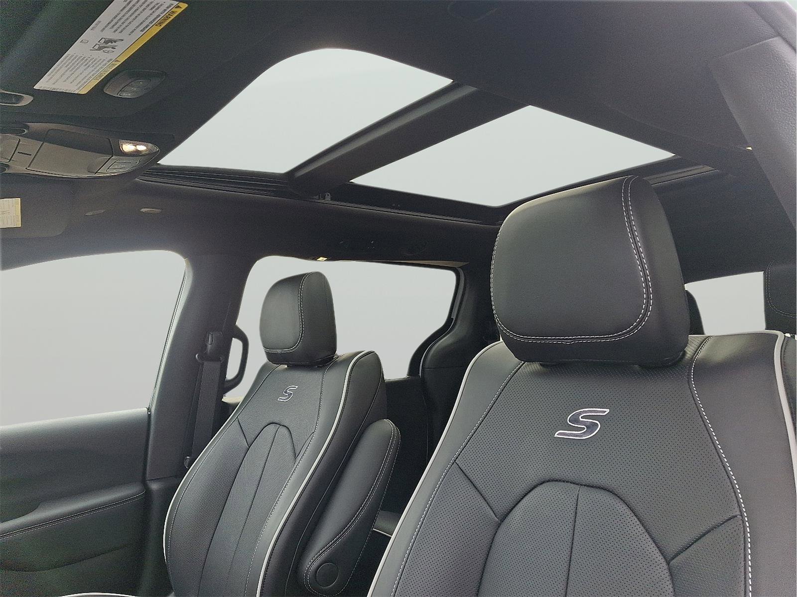 New 2026 Chrysler Pacifica Limited w/ S Appearance Package image 11