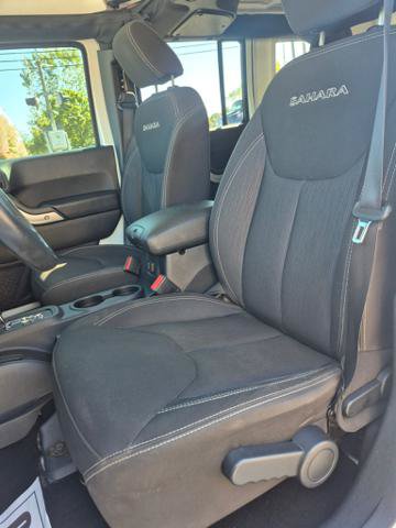 Used 2016 Jeep Wrangler Unlimited Sahara w/ Connectivity Group AWD/4WD image 14