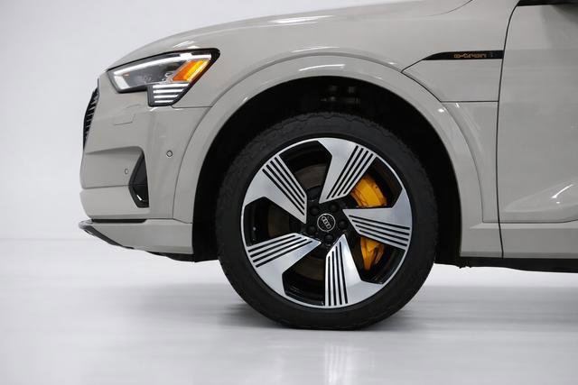 Used 2022 Audi e-tron Premium Plus w/ Premium Plus Package image 3