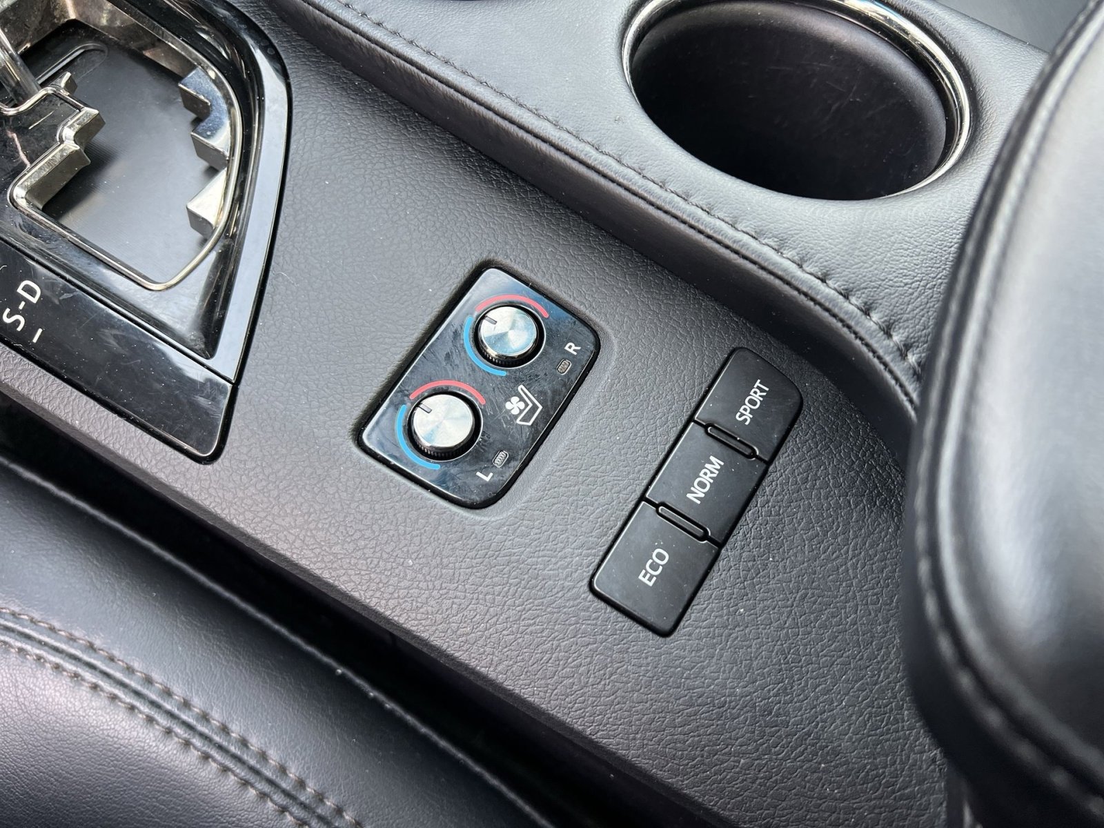 Used 2017 Toyota Avalon Limited w/ Carpet Mat Package image 29