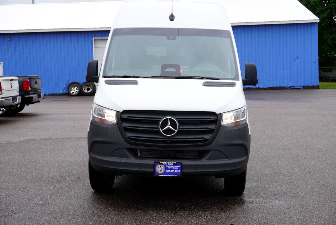 Used 2025 Mercedes-Benz Sprinter 2500 image 8