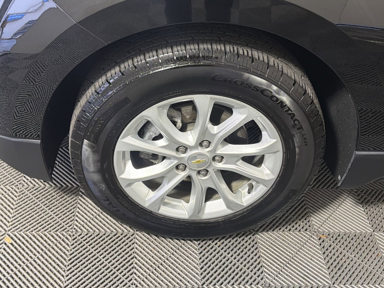 Used 2019 Chevrolet Equinox LT w/ Sun & Navigation Package image 12