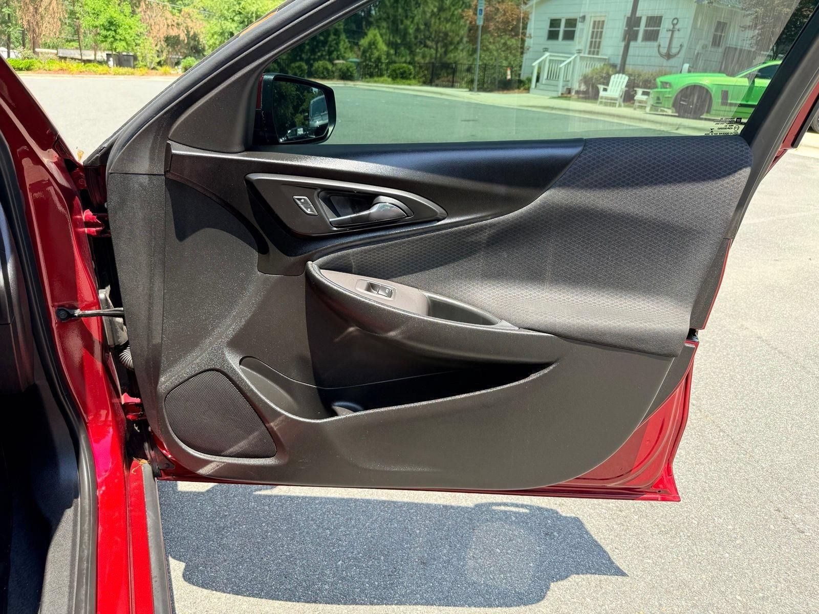 Used 2018 Chevrolet Malibu LT FWD image 18