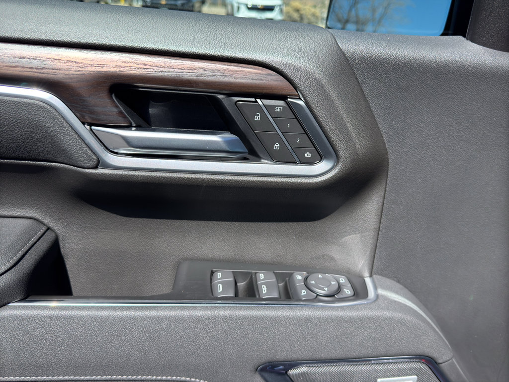 New 2026 GMC Sierra 1500 SLT image 18