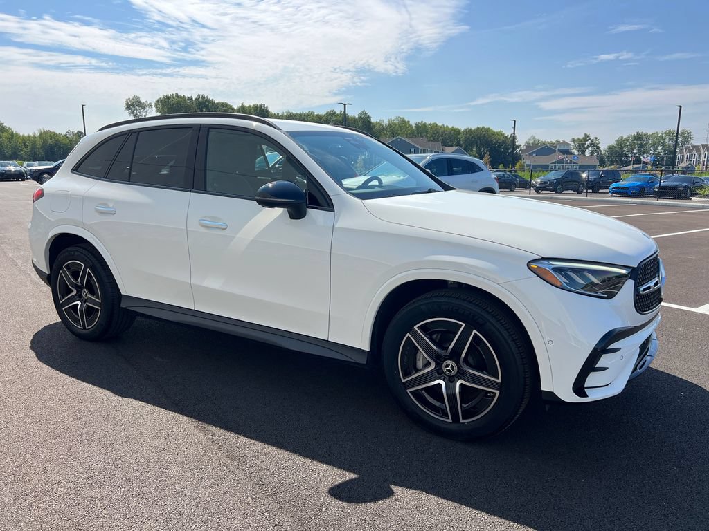 Used 2025 Mercedes-Benz GLC 300 4MATIC w/ AMG Line image 2
