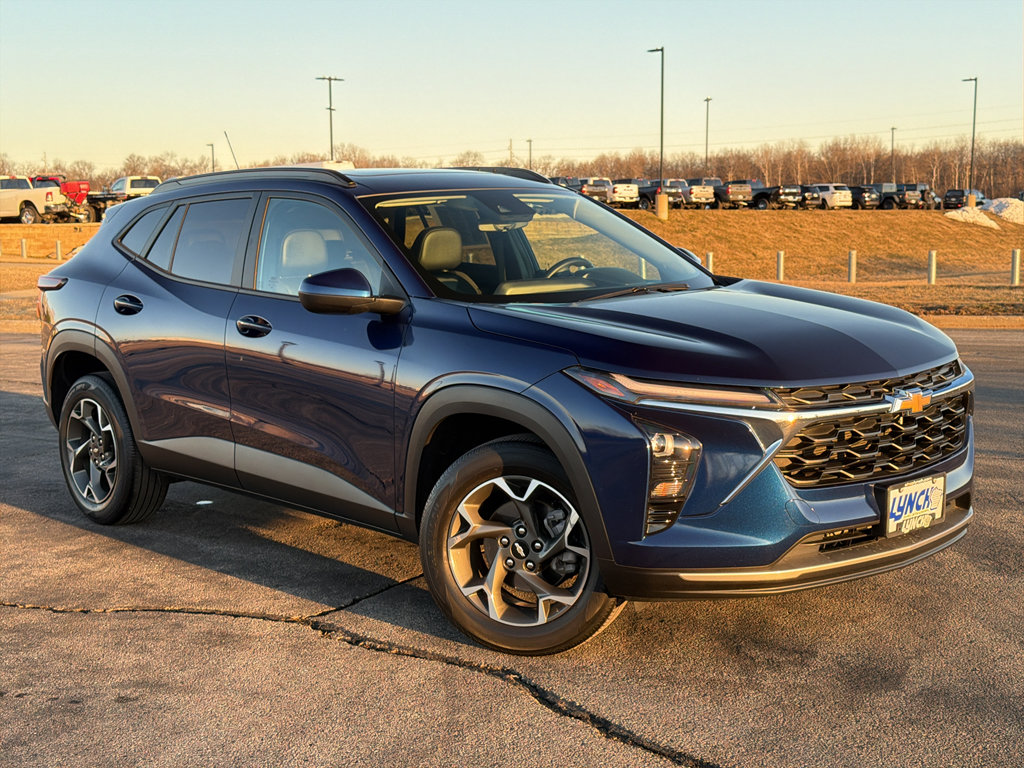 Used 2024 Chevrolet Trax LT w/ Sunroof Package image 5