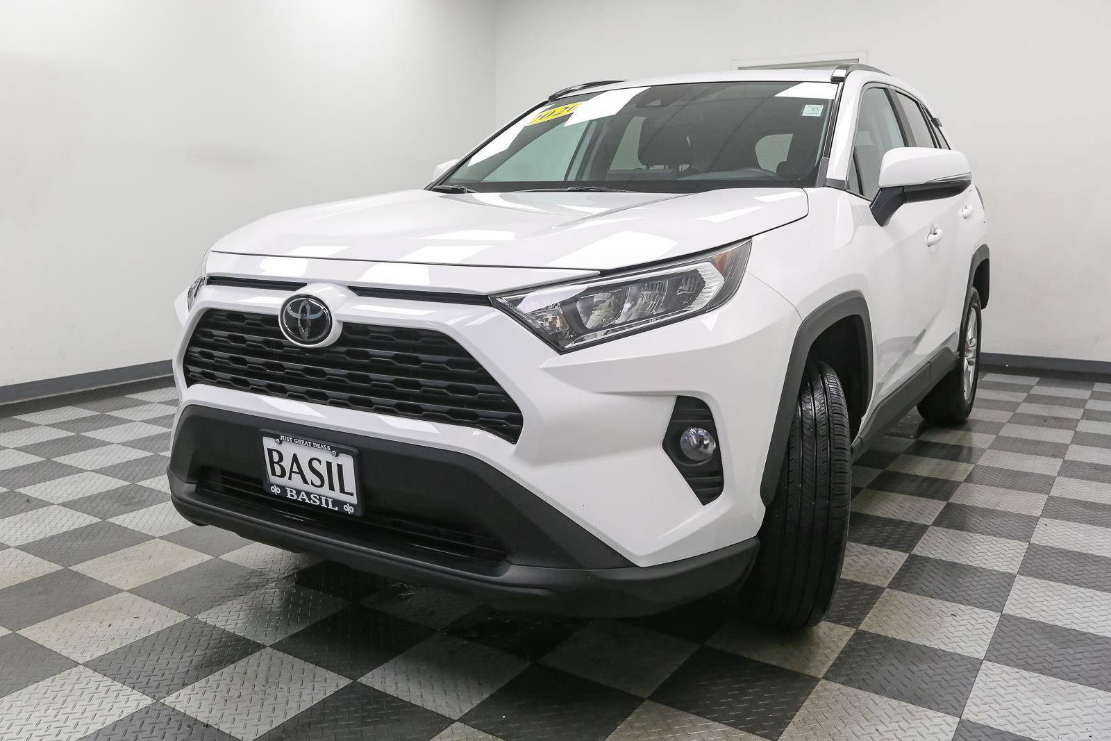 Used 2020 Toyota RAV4 XLE AWD/4WD image 4