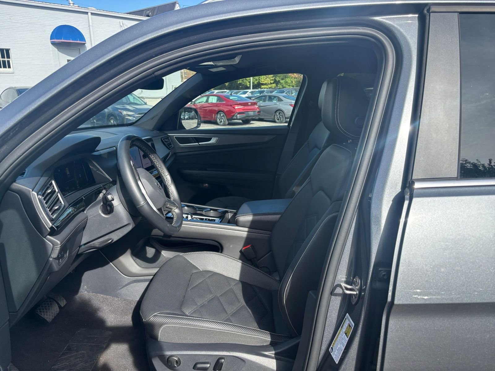 Used 2025 Volkswagen Atlas Cross Sport SE image 24