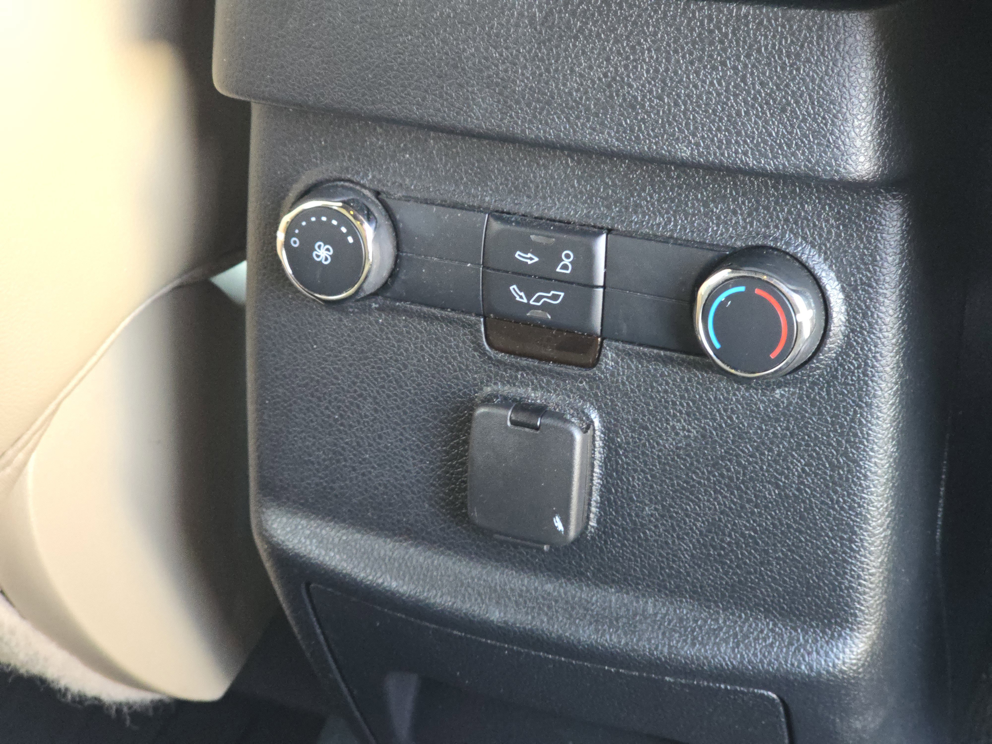 Used 2016 Ford Explorer XLT w/ Equipment Group 202A FWD image 24