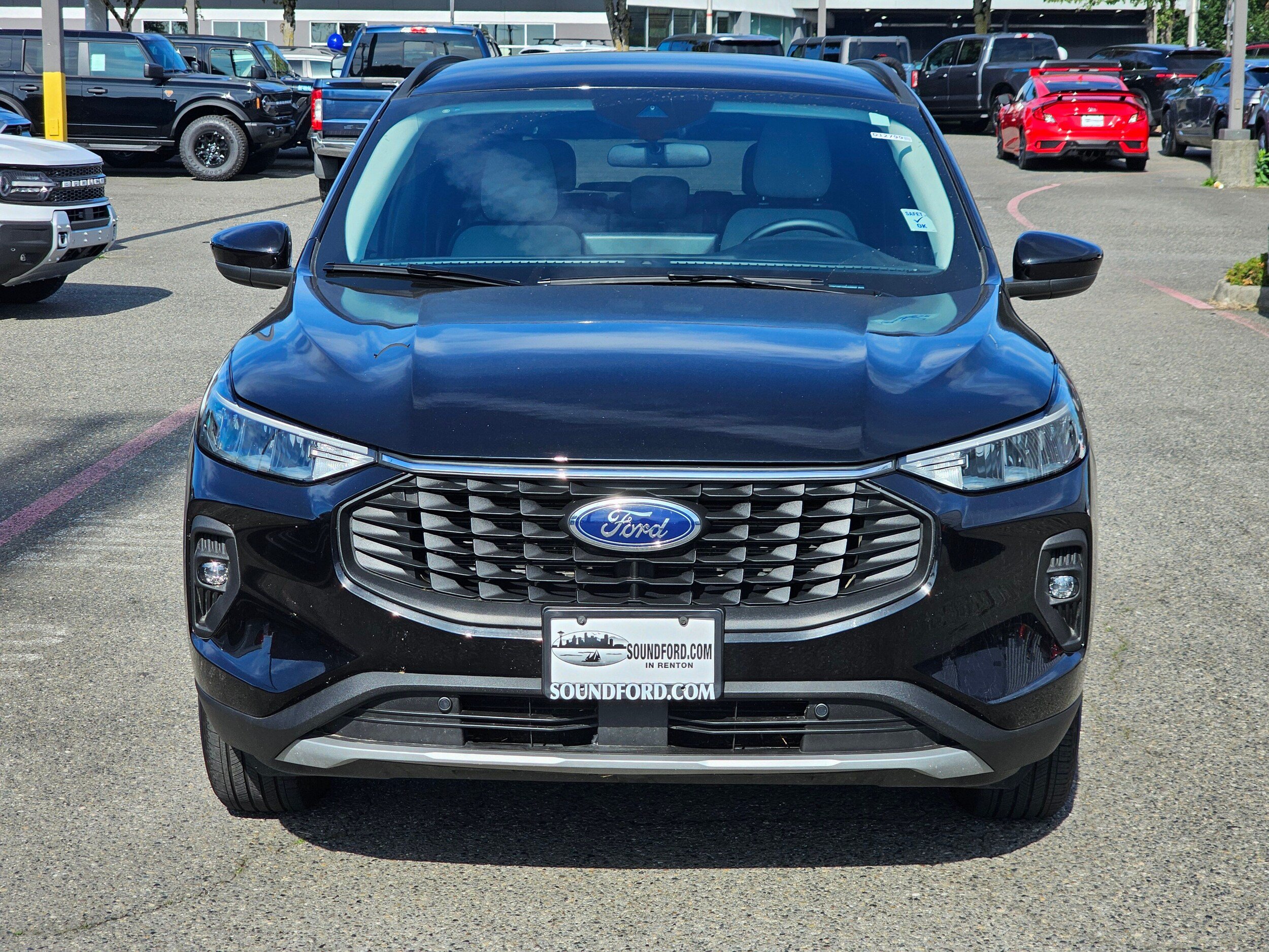 Certified 2025 Ford Escape SE w/ Class II Trailer Tow Package FWD image 2