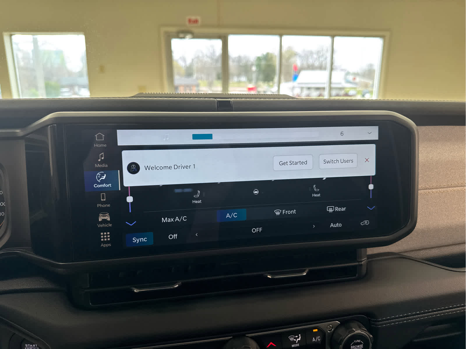 Used 2025 Jeep Wrangler Sahara image 17