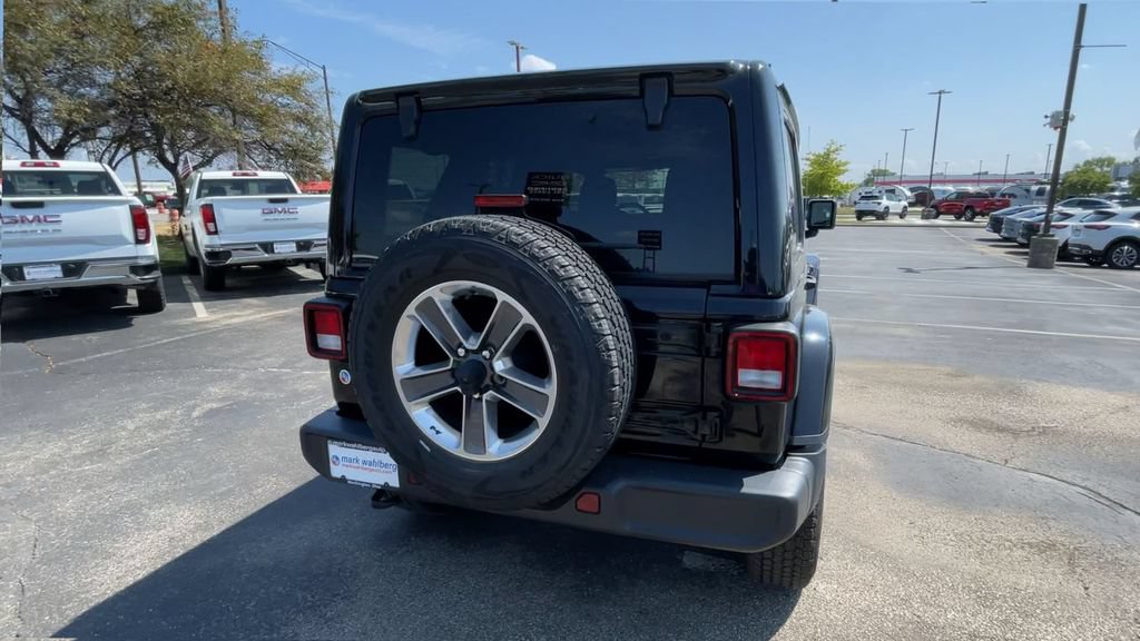 Used 2022 Jeep Wrangler Unlimited Sahara AWD/4WD image 9