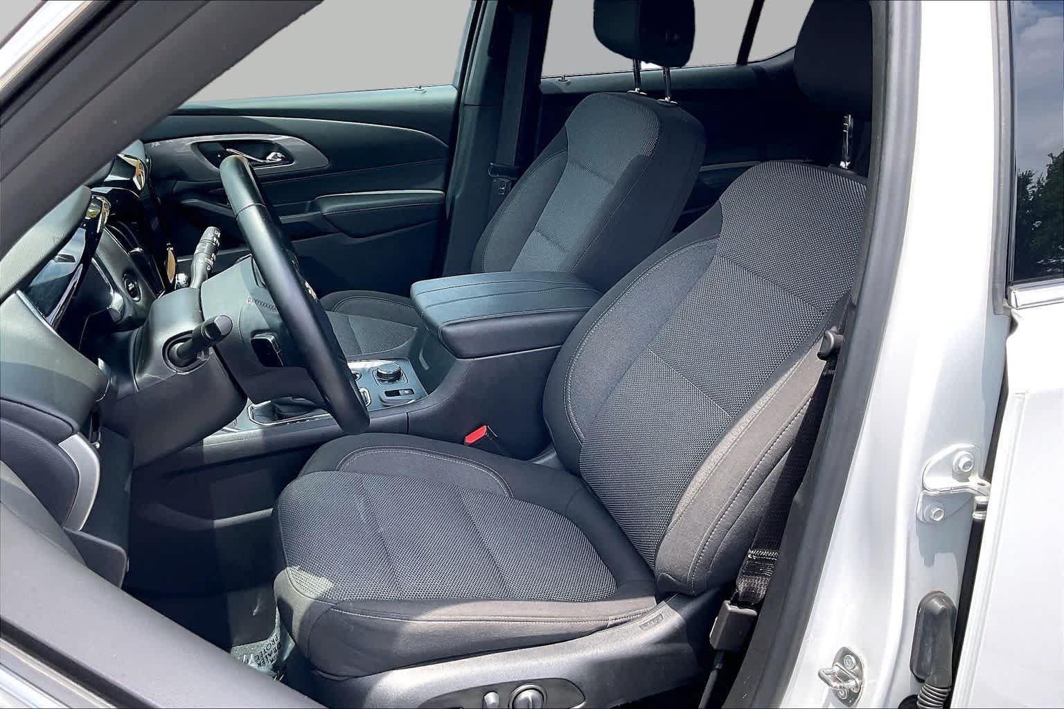 Certified 2023 Chevrolet Traverse LT FWD image 24