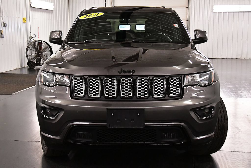 Used 2021 Jeep Grand Cherokee Laredo X AWD/4WD image 2