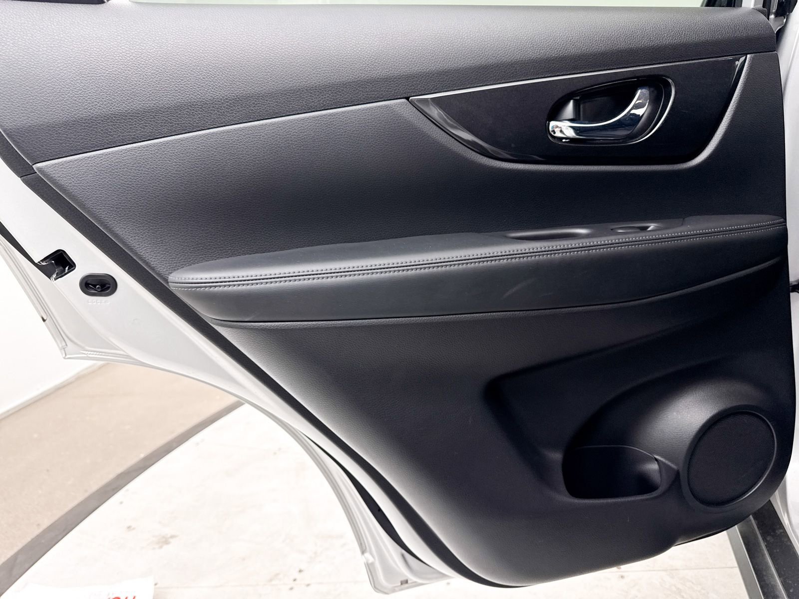 Used 2017 Nissan Rogue S image 26