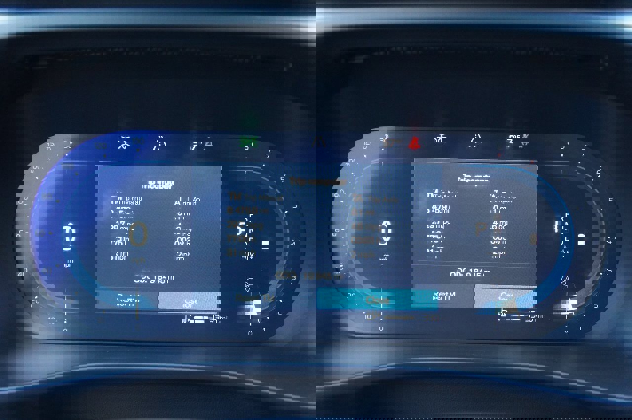 Certified 2025 Volvo XC40 B5 Plus image 14