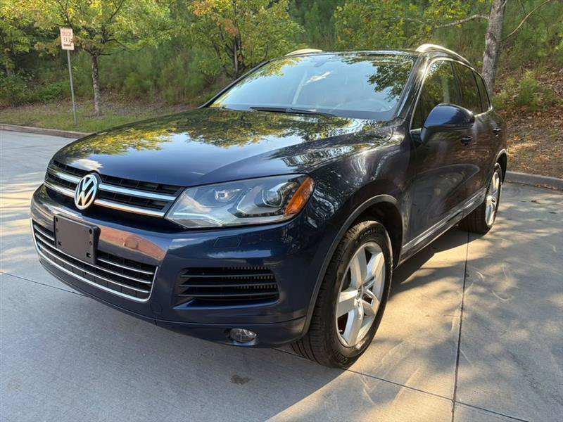 Used 2012 Volkswagen Touareg TDI AWD/4WD image 3