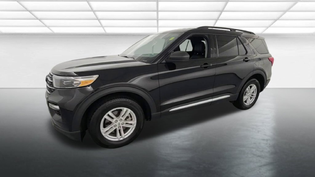 Used 2024 Ford Explorer XLT w/ Equipment Group 202A AWD/4WD image 5