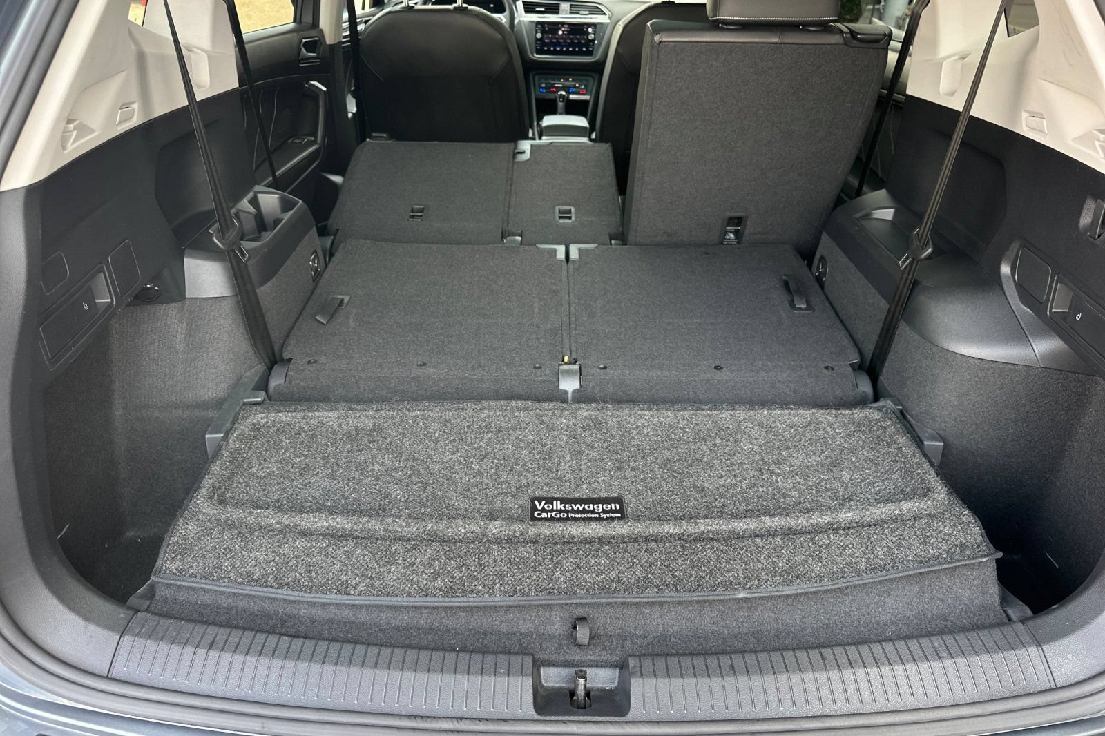 Used 2023 Volkswagen Tiguan SE w/ Panoramic Sunroof Package FWD image 16