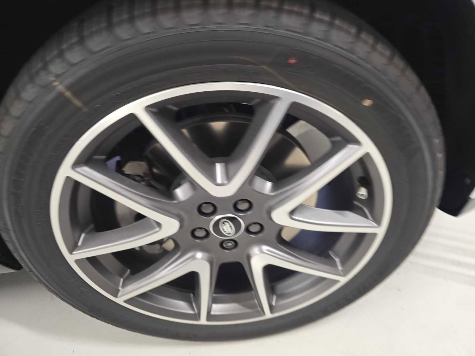 New 2026 Land Rover Range Rover Velar Dynamic SE image 9