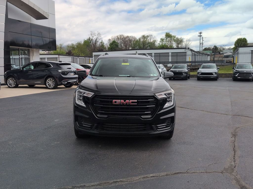 Certified 2022 GMC Terrain SLE w/ Driver Convenience Package AWD/4WD image 2