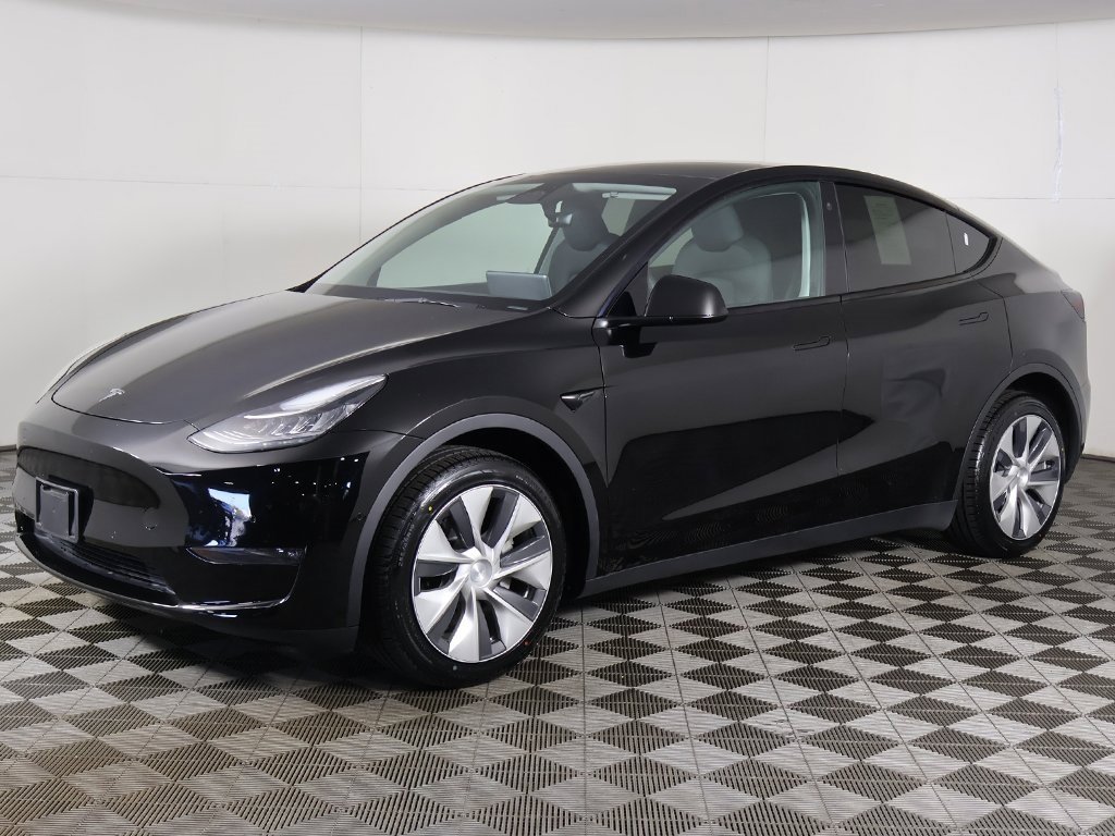 Used 2023 Tesla Model Y Long Range image 10