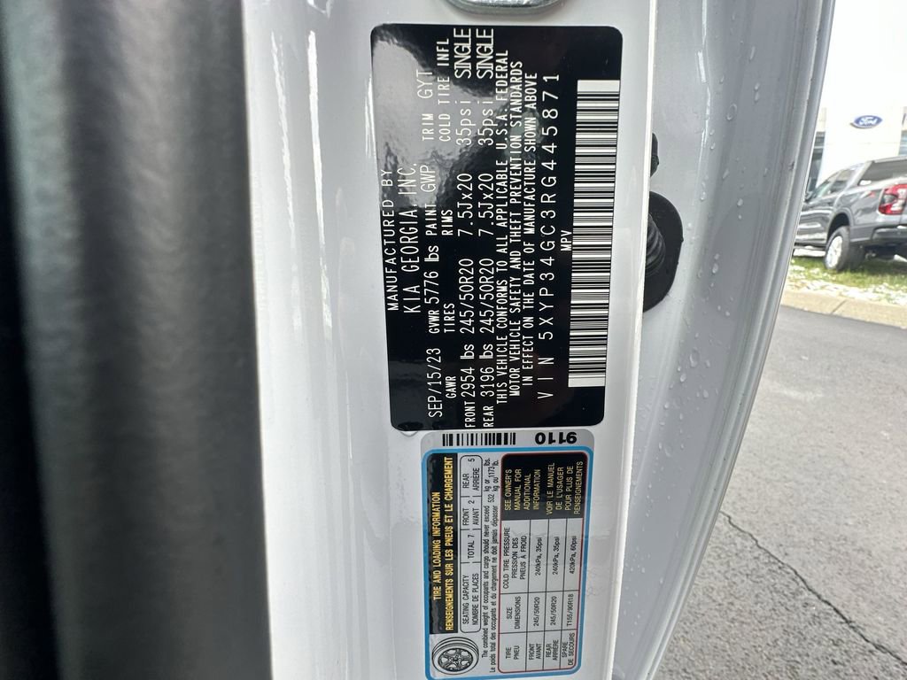 Used 2024 Kia Telluride EX w/ EX Captain's Chair Package image 19