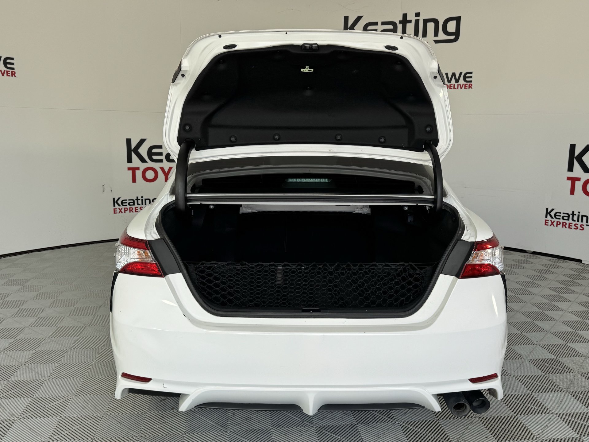 Used 2020 Toyota Camry SE FWD image 16