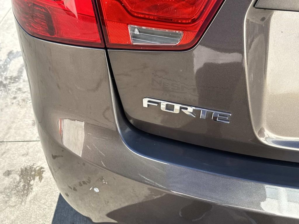 Used 2013 Kia Forte EX image 7