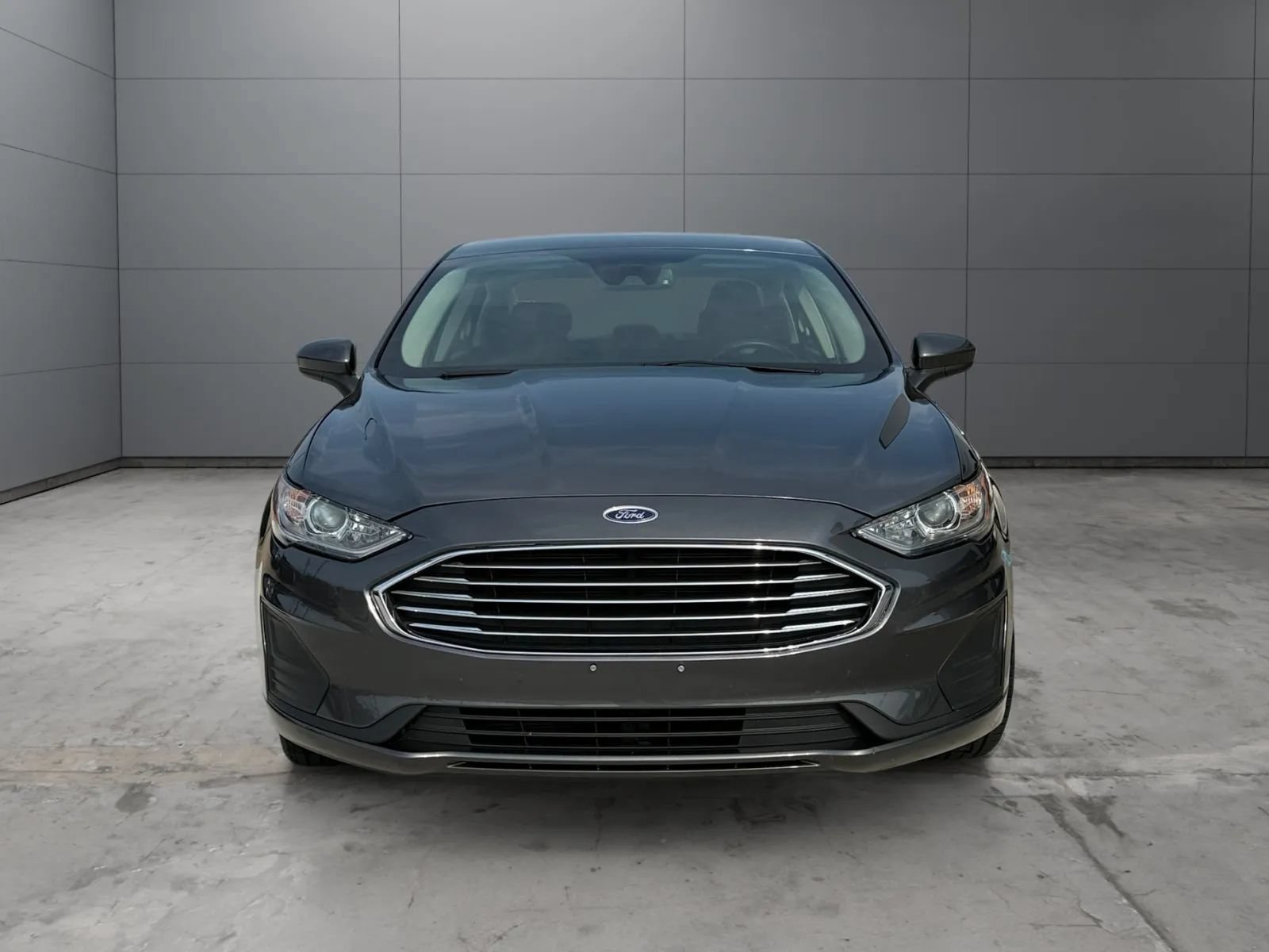 Used 2019 Ford Fusion SE FWD image 2
