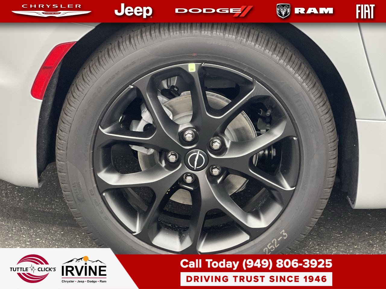 Used 2026 Chrysler Pacifica Limited w/ Uconnect Theater Family Group image 11