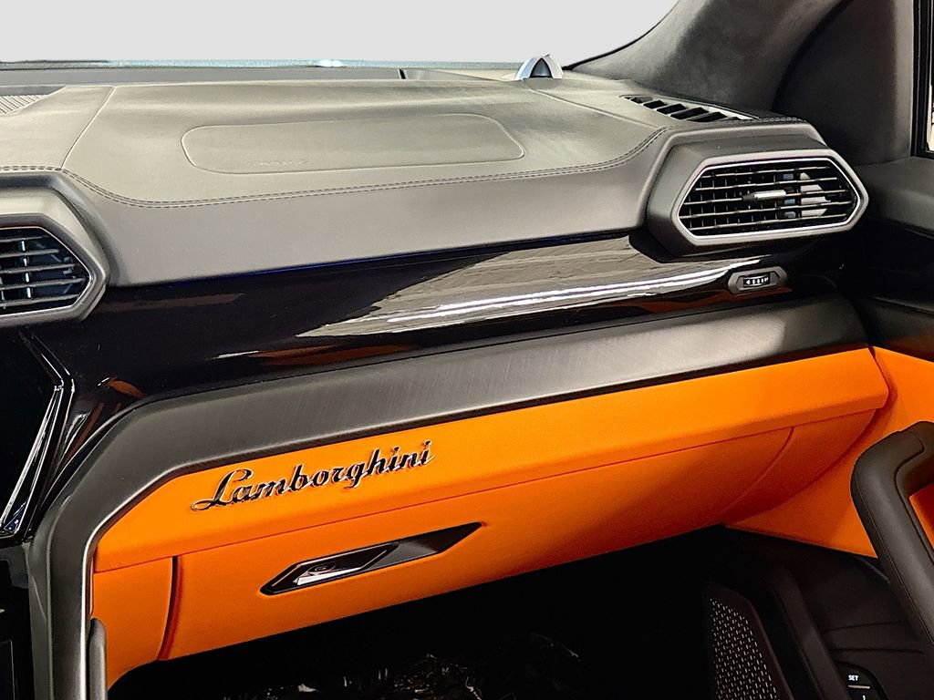 Used 2022 Lamborghini Urus image 20