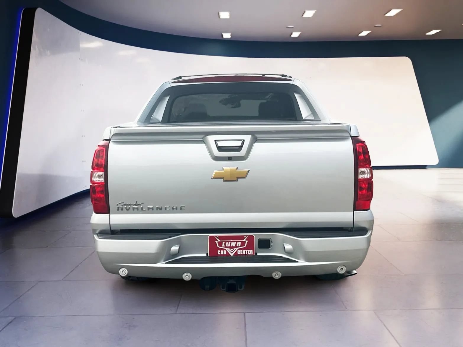 Used 2013 Chevrolet Avalanche LTZ RWD image 3