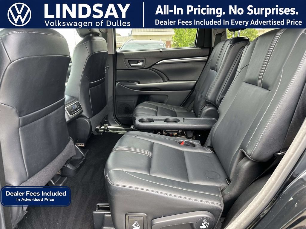 Used 2018 Toyota Highlander SE w/ Carpet Mat Package (TMS) AWD/4WD image 16