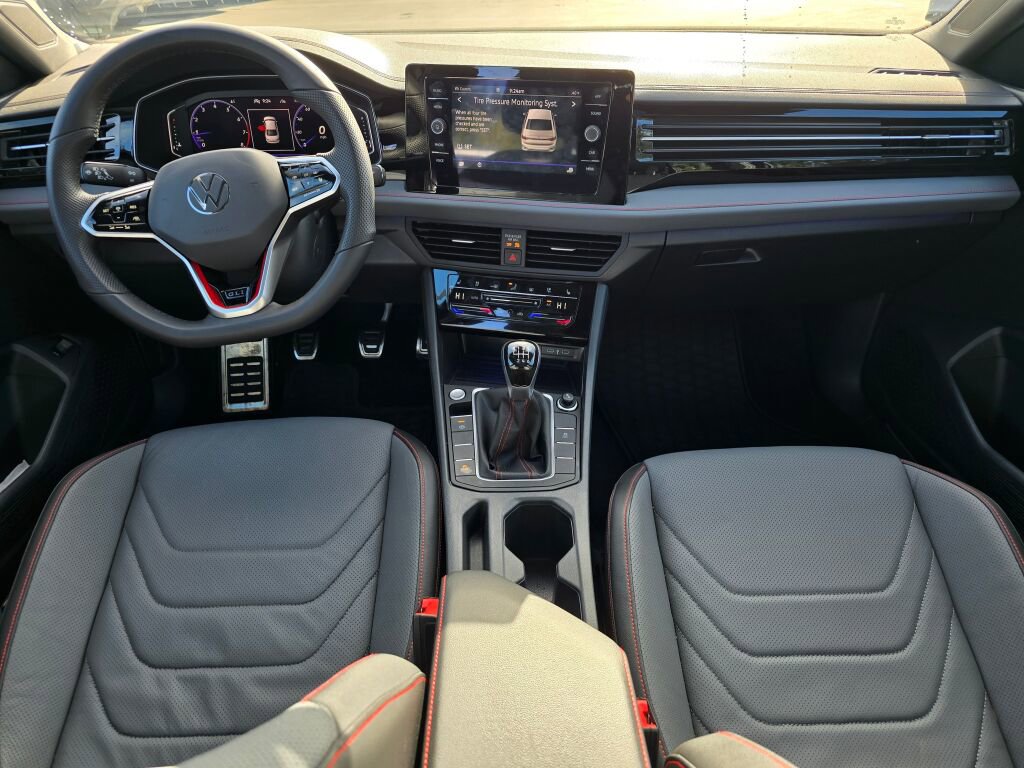 Used 2025 Volkswagen Jetta GLI Autobahn FWD image 2