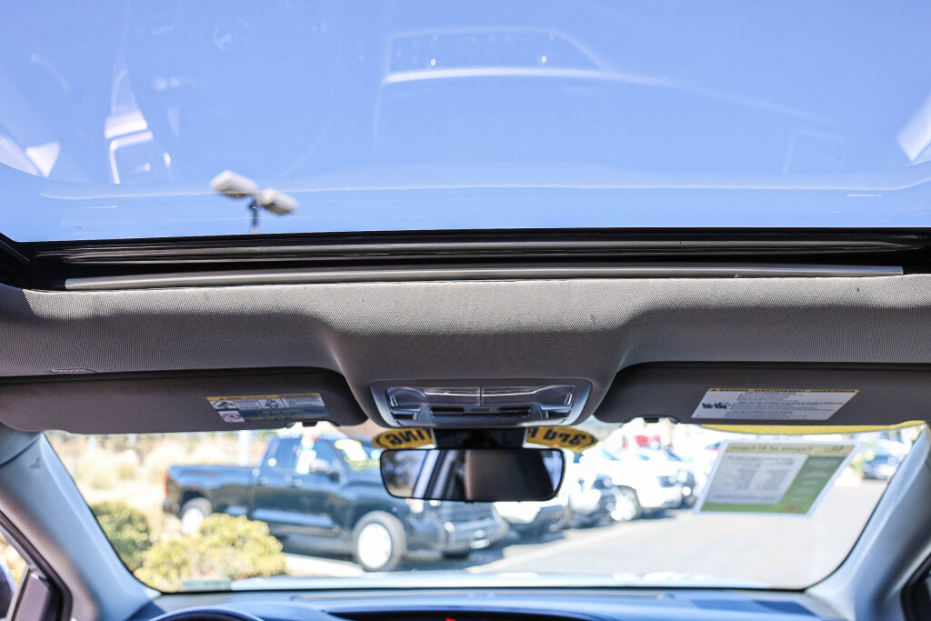 Used 2019 Toyota Highlander SE FWD image 7