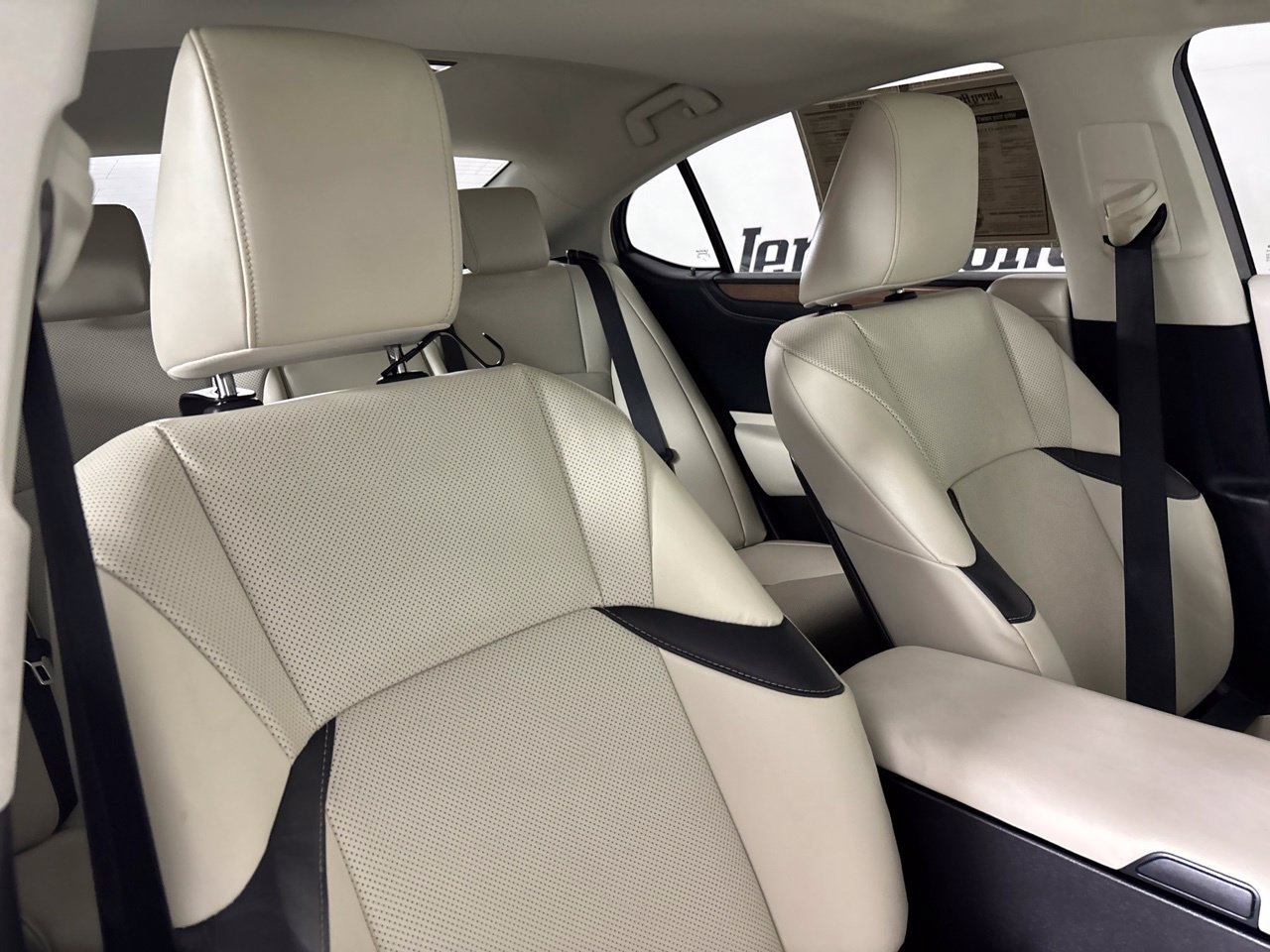 Used 2025 Lexus ES 350 w/ Premium Package FWD image 32