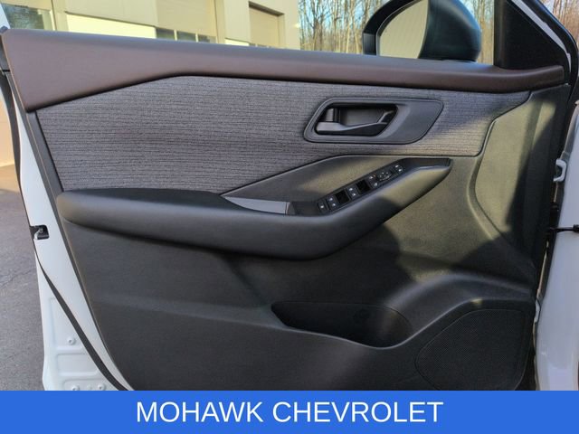 Used 2023 Nissan Rogue S image 22