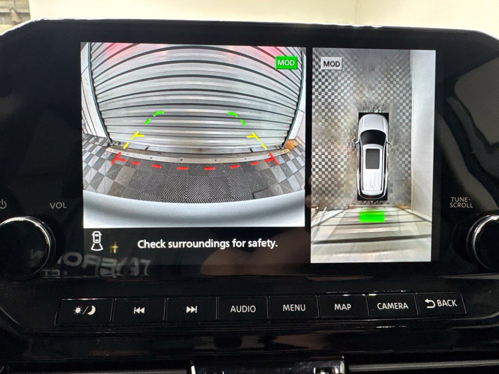 Used 2025 Nissan Pathfinder Platinum FWD image 13
